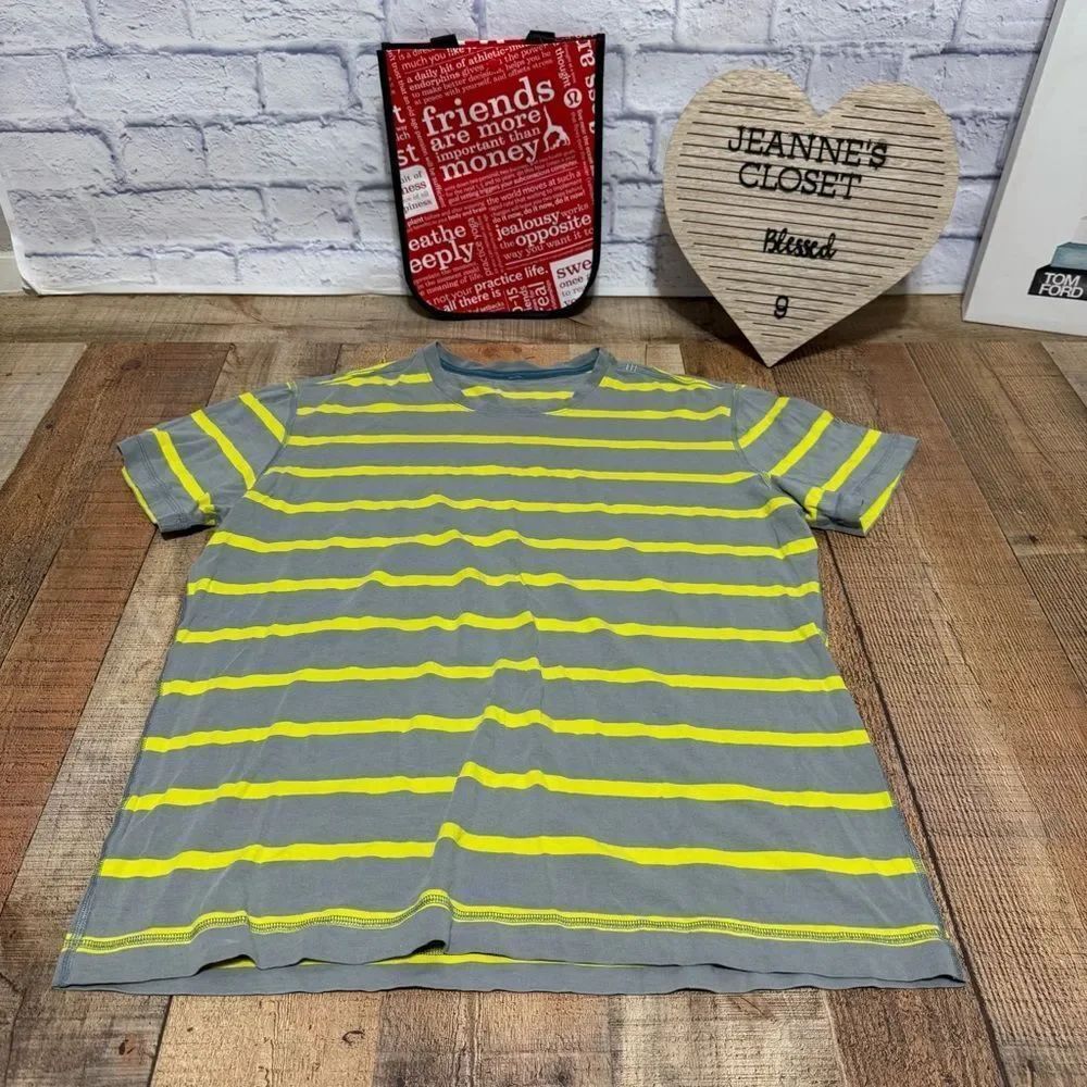 Lululemon Gray Neon Yellow Performance Mens SS T Shirt Size L